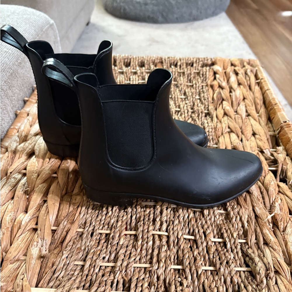 Black Women's Chelsea Boots
